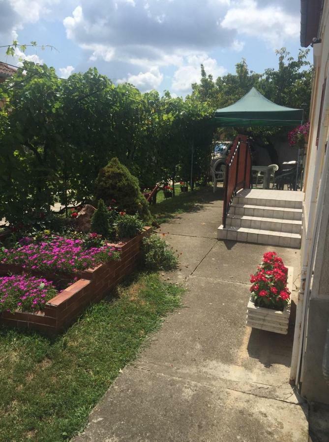 Almos Vendeghaz Apartment Hajdúszoboszló Екстериор снимка